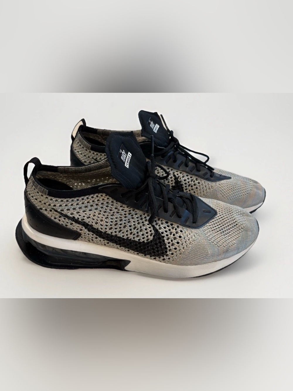 Nike Flyknit Running Shoes FD2285-200 Women’s Size 9 Black Grey EUC Athletic